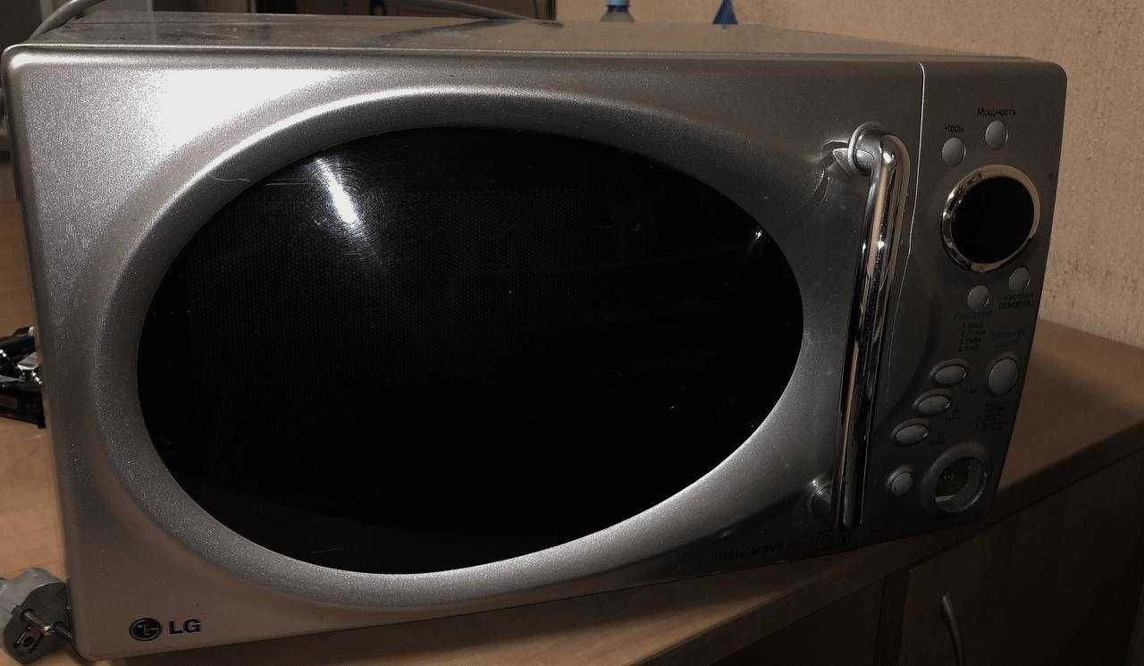 Мікрохвильова піч LG MS-196U