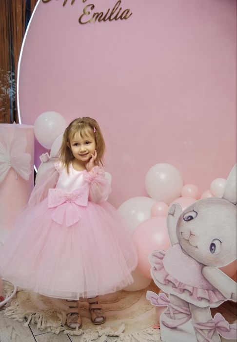 Сукня на чотири роки ніжно рожевого кольору