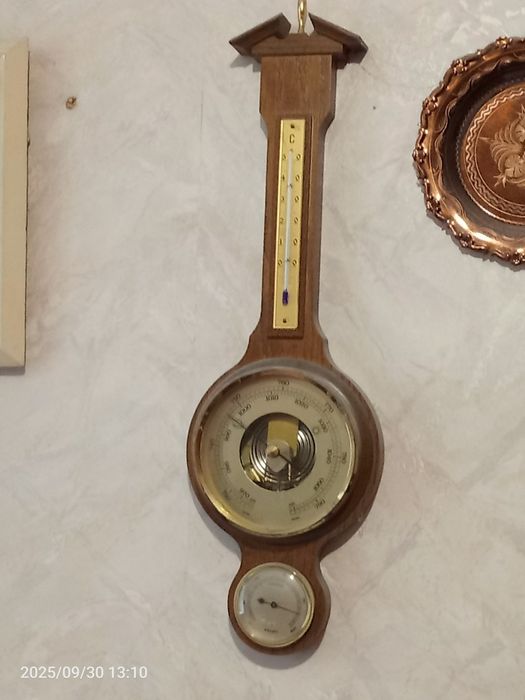Продам барометр.деталь интерьера да и вообще просто занимательная вещь
