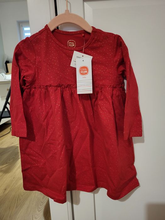 Świąteczna czerwona sukienka w złote kropeczki cool Club rozmiar 80