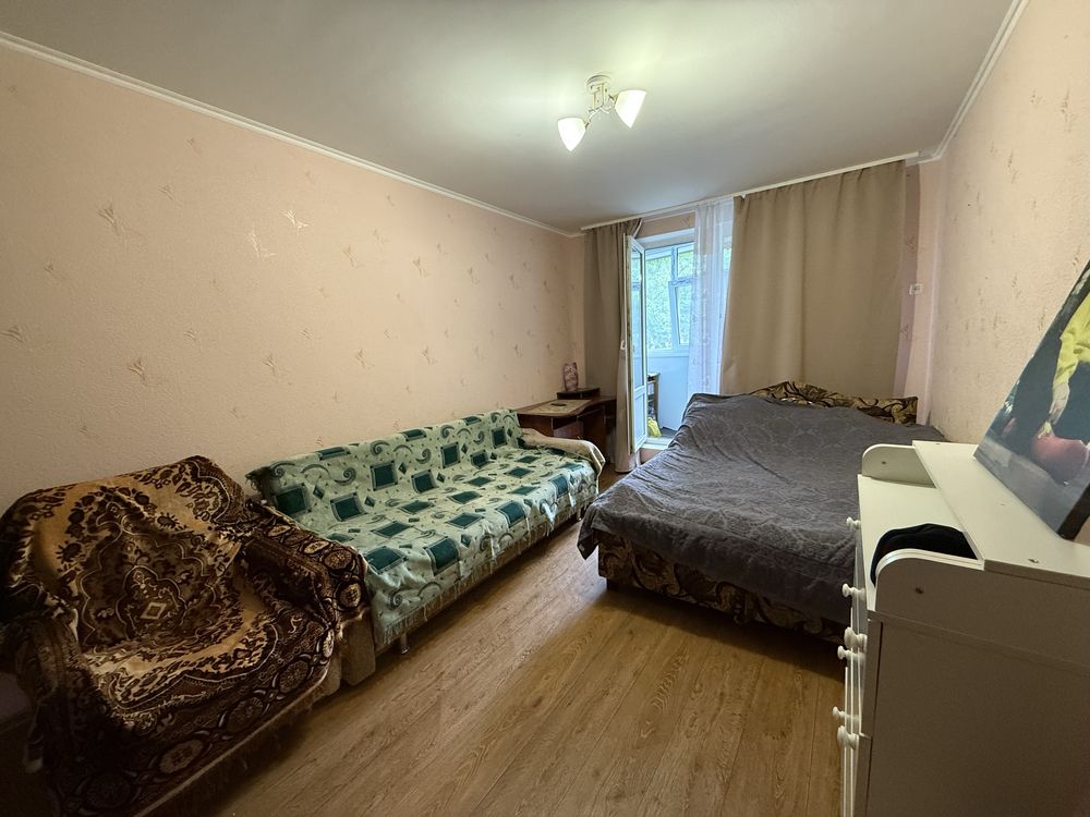 Продам 1 комнатную квартиру метро Героев Труда