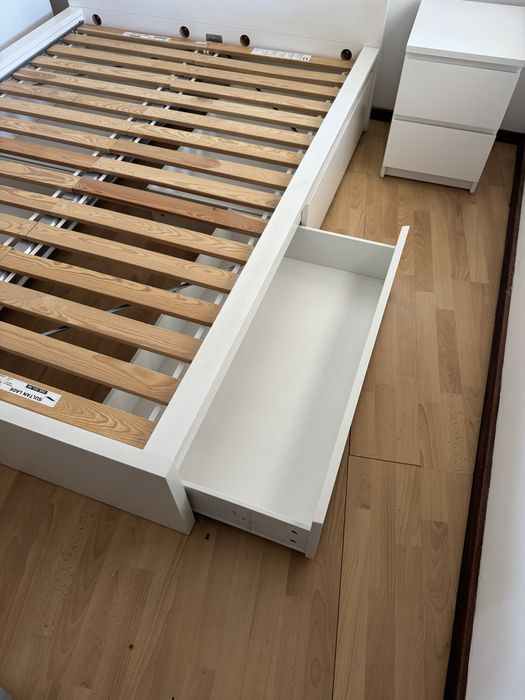 Cama de casal c/mesinhas 200x140