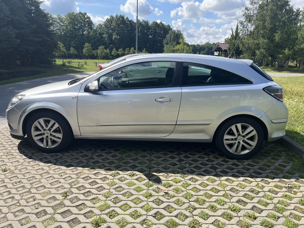 Opel Astra H GTC