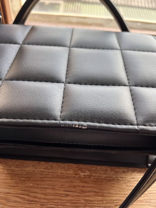 Чорна шкіряна сумка