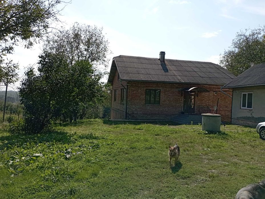 Продам хату з великою територією!