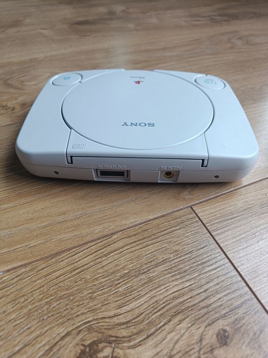Konsola Sony PlayStation 1 slim SCPH-102 z 2 kontrolerami