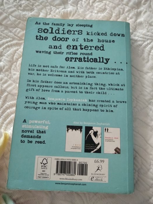 The refugee boy (inglês)