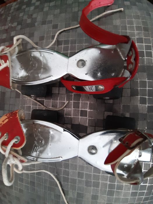Patins antigos muito bom estado