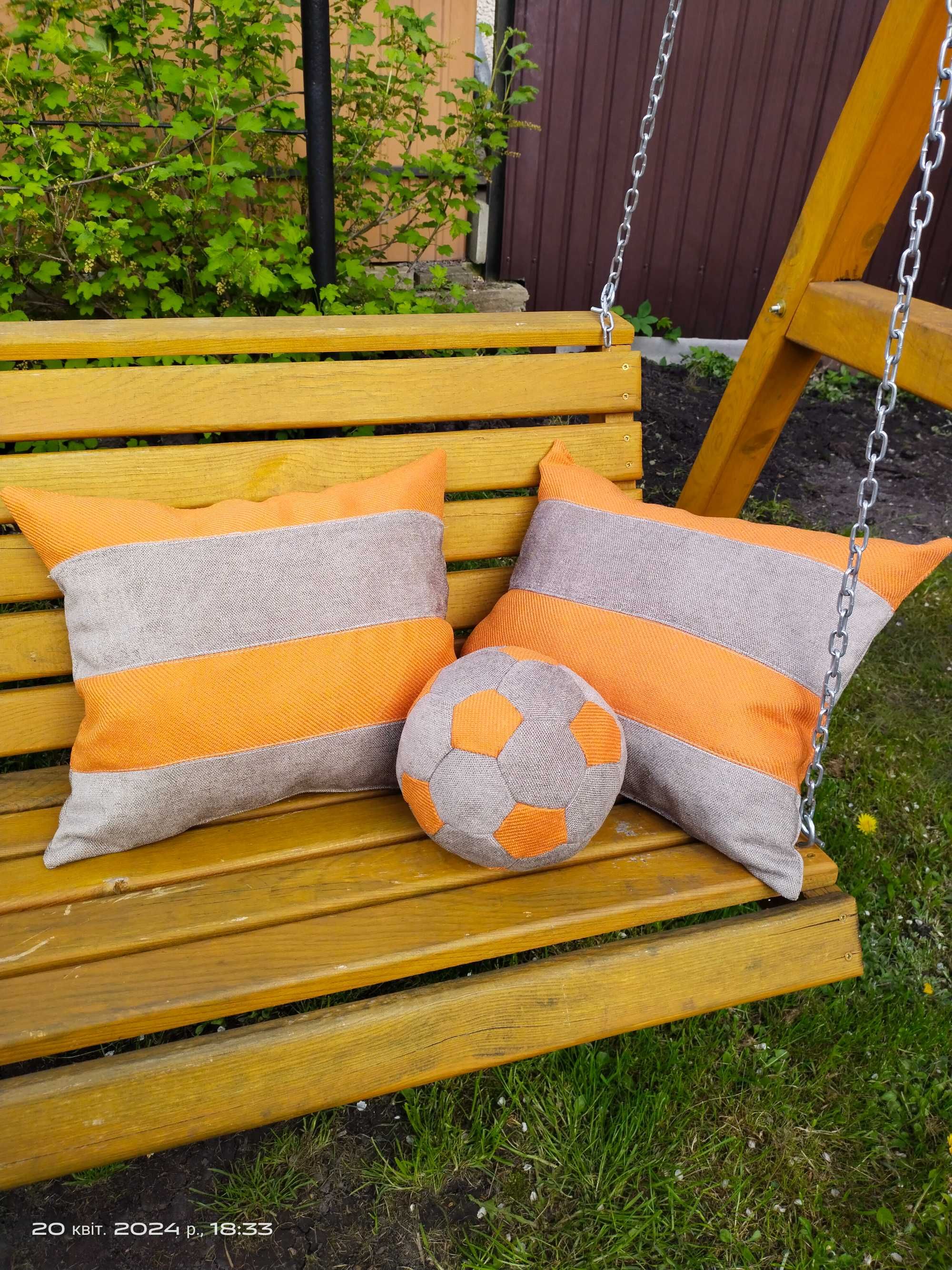 Комплект декоративних подушок з м'ячем