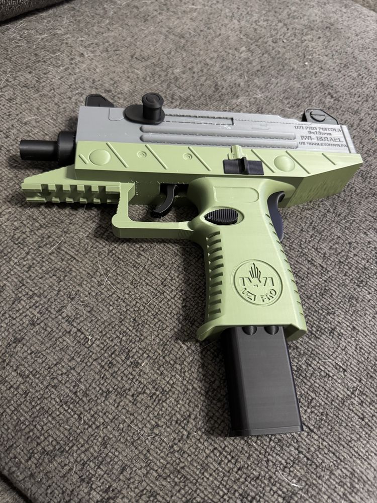 Brinquedo de pistola UZI pro versão aprimorada