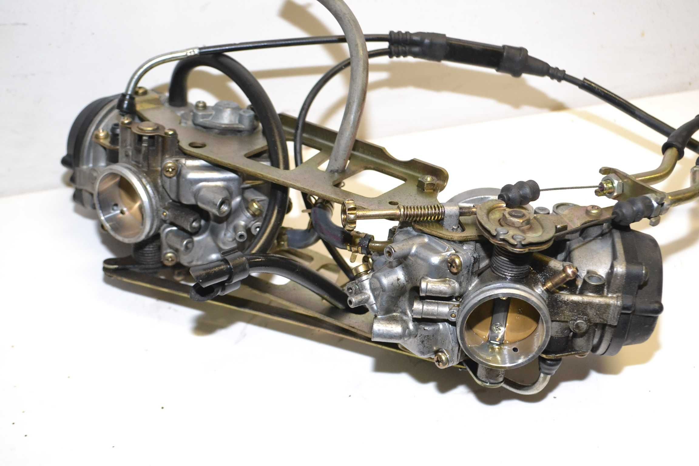 Hyosung GT 650 comet gaźniki gaźnik paliwa
