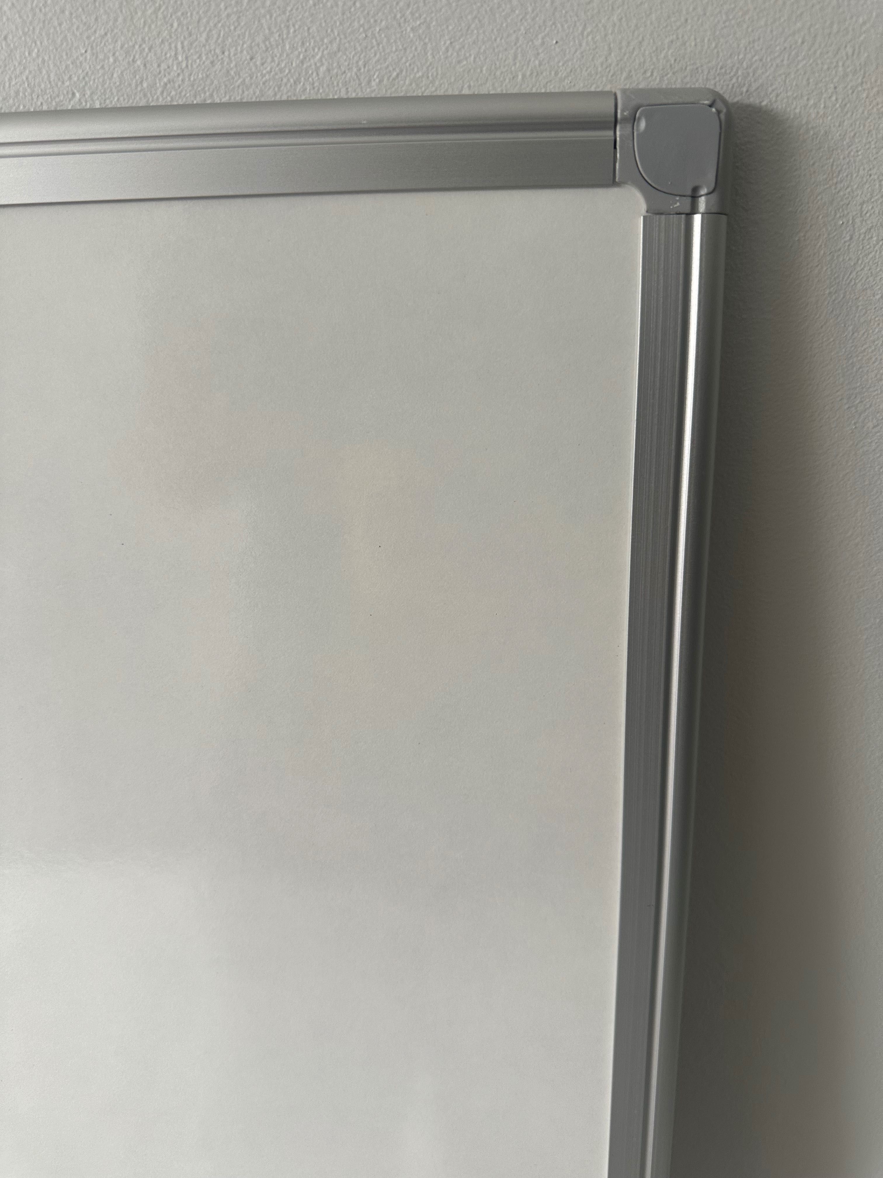 Quadro Branco - 120cm / 90cm (pouco usado)