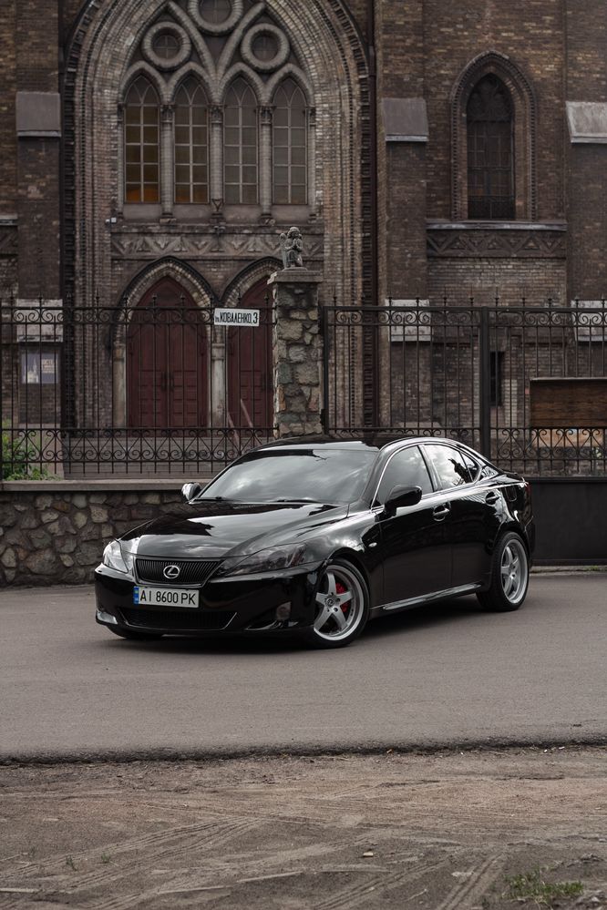 Продам LEXUS IS 250 2,5 бензин v6 Задний привод МКПП макс комплектация