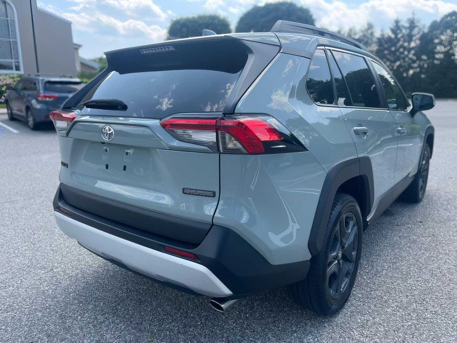 Toyota RAV4      2022