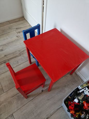 Stolik dziecięcy Ikea Kritter plus dwa krzesła