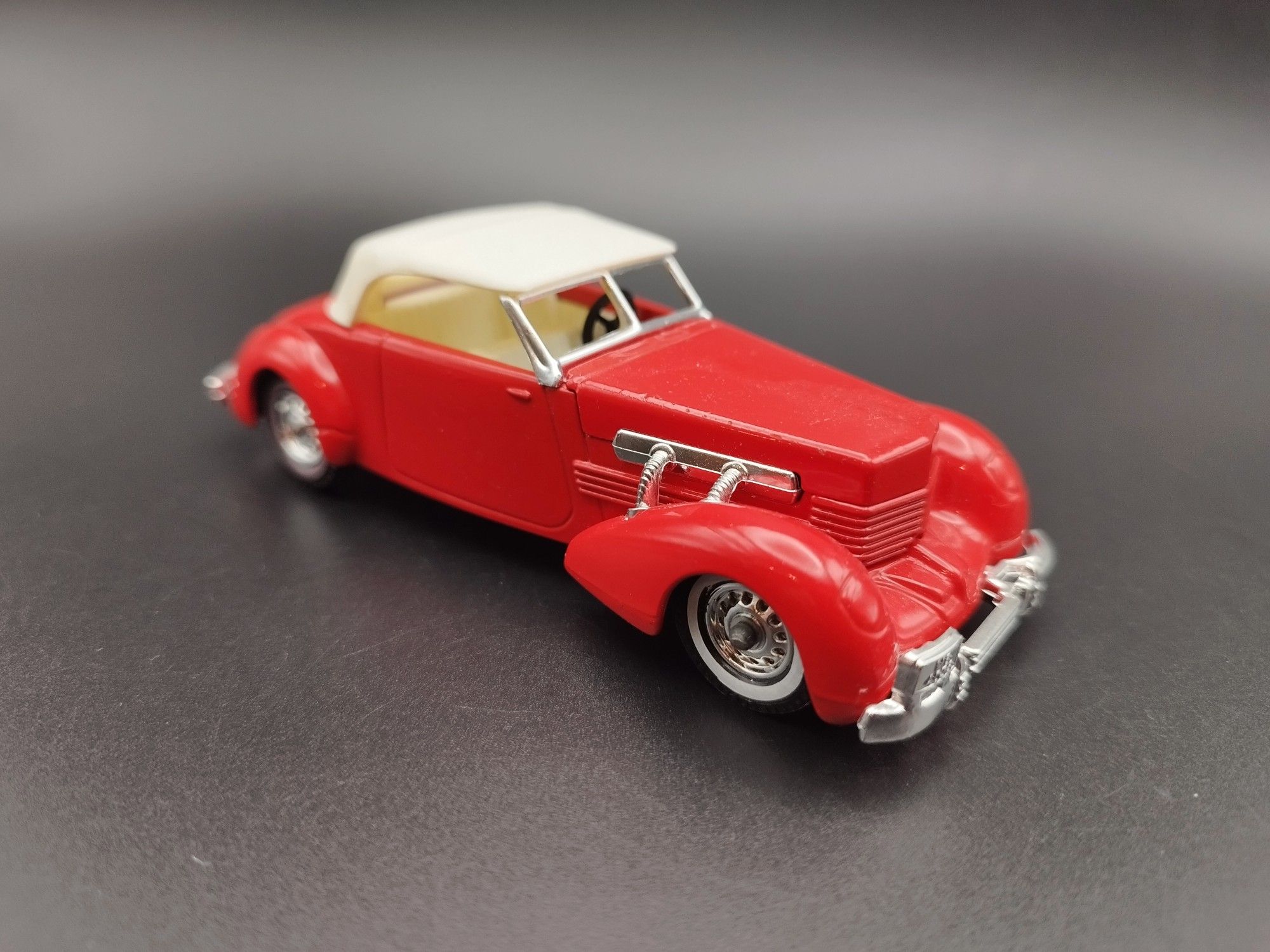 Matchbox MODELS of Yesteryear NRFB Y-18 A 1937 Cord 812 model no box