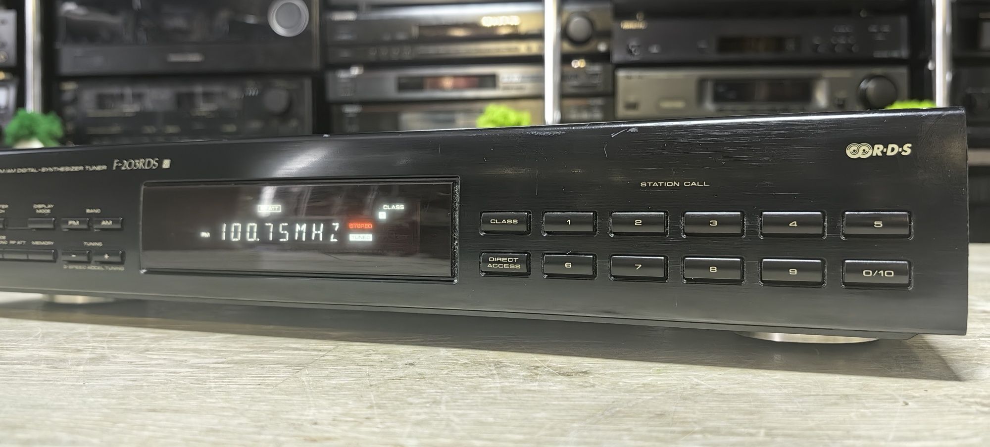 Тюнер Pioneer F-203
