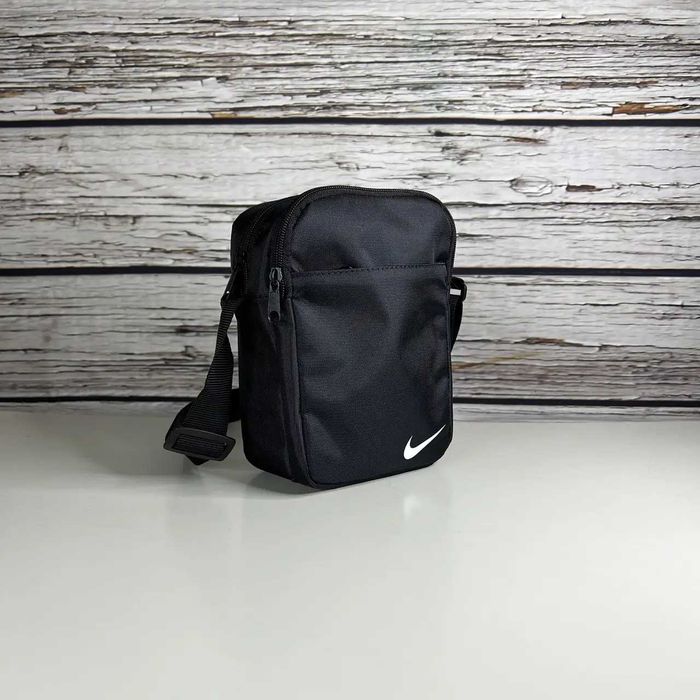 Сумка Nike черного цвета / Мужская спортивная