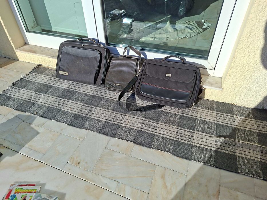 3 Carteiras para PC e uma de Toillet Feminina