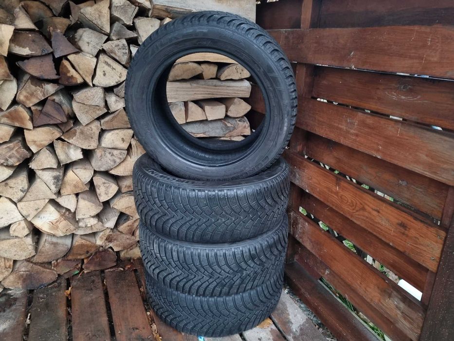 Opony zimowe Falken 215/55/17  98V