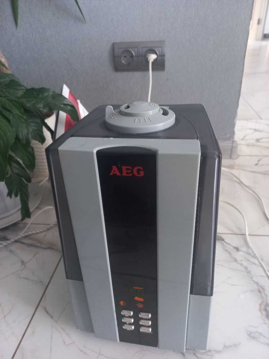 Зволожувач повітря AEG