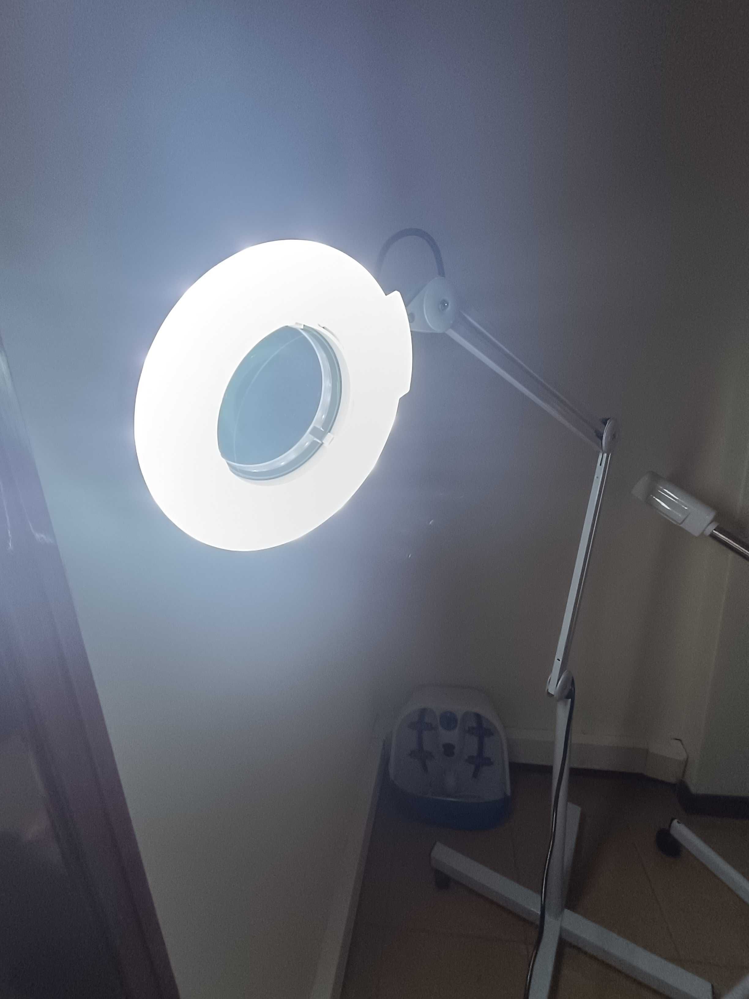 Lupa de estética com Led e com 5 dioptrias e vaporizador de ozono