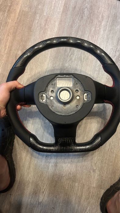 Kierownica sportowa VW - włókno węglowe