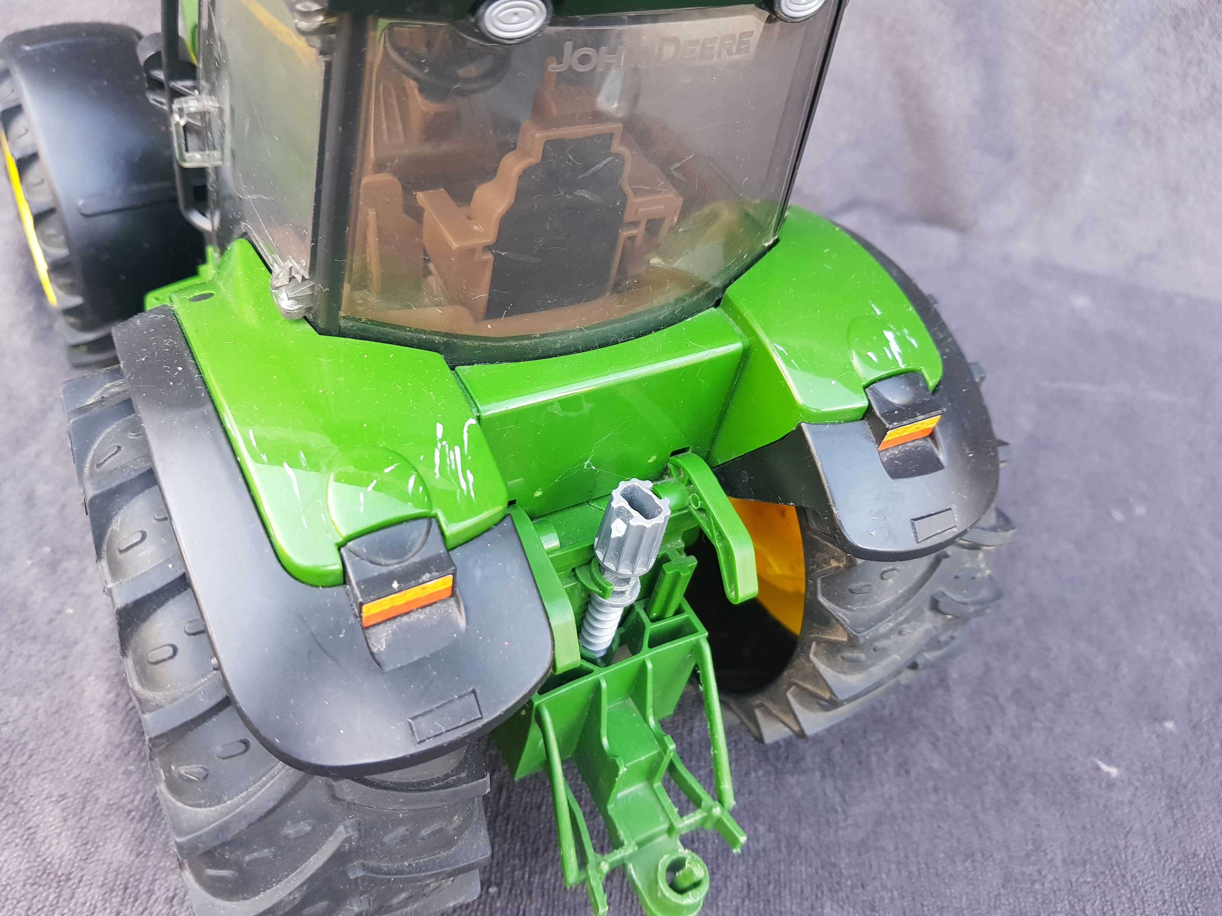 Bruder Traktor John Deere 7930