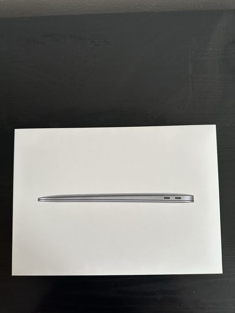 MacBook Air M1 8/256gb