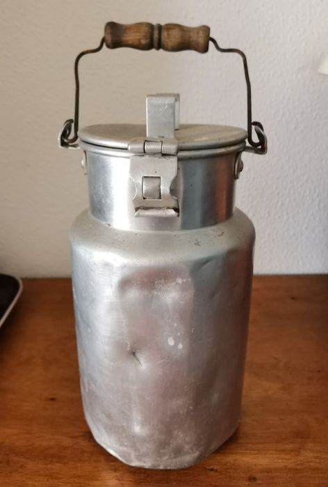 Marmitas E Leiteira e Fervedor água vintage e travessas novas