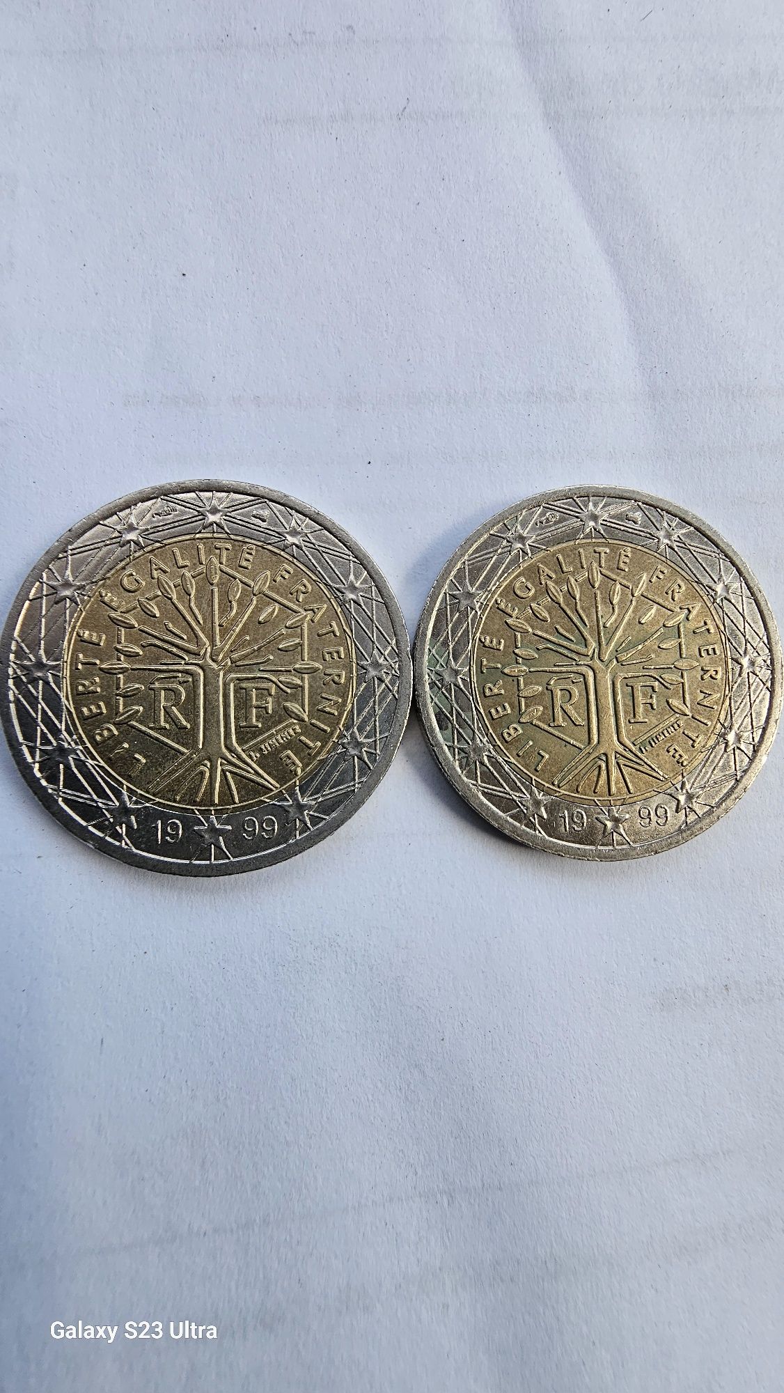 Para venda duas moedas de 2 euros franca 1999