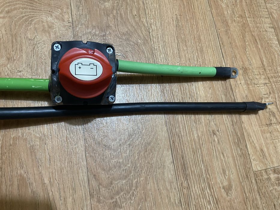 Продам силовые кабеля, с размыкателем акб