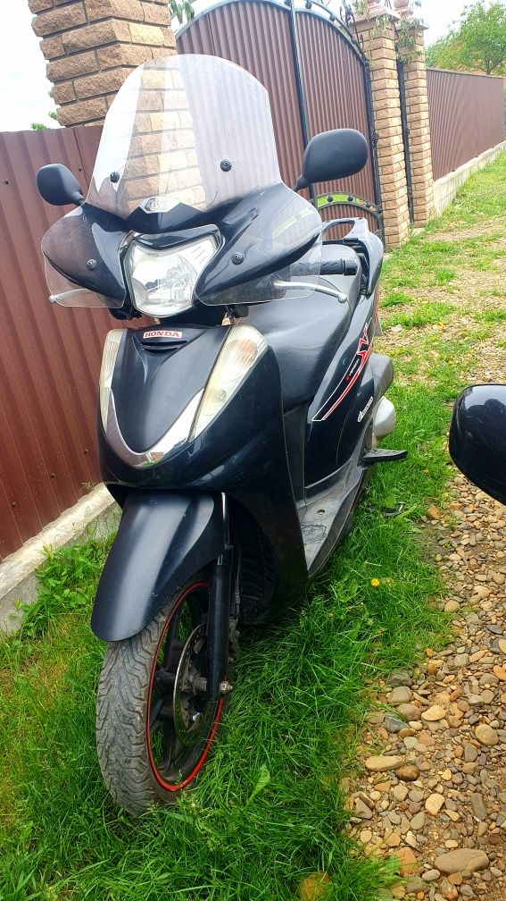 Продам Хонда SH 300i sport