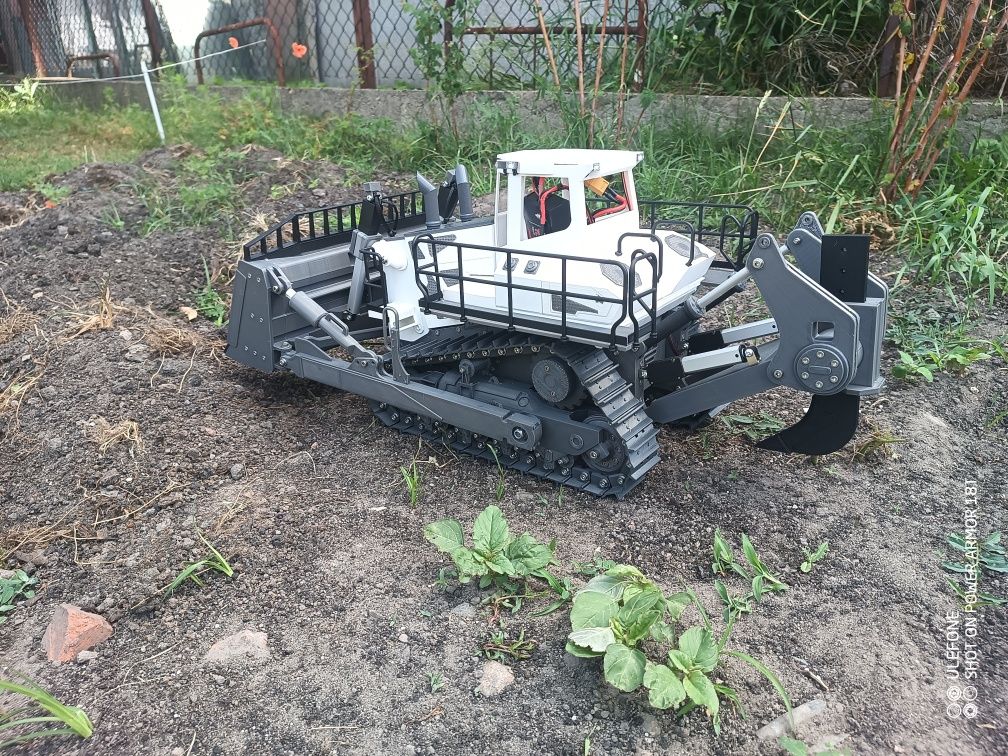 Model RC 1:14 liebherr 776 buldożer