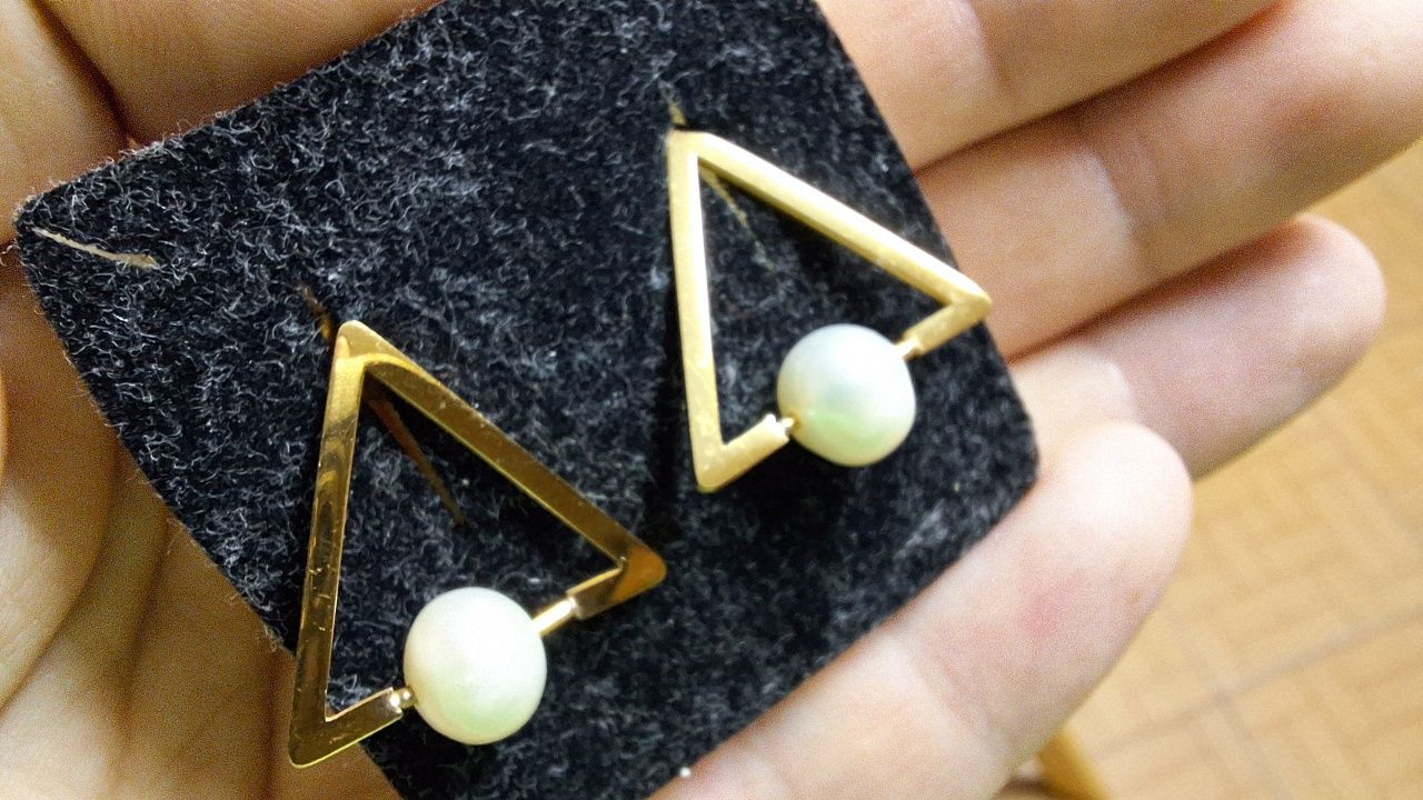 Brincos Dourados Aço Inoxidável 

Comprados na Stone by Stone

Usados