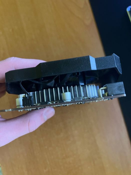 Відеокарта GTX 1650 4gb