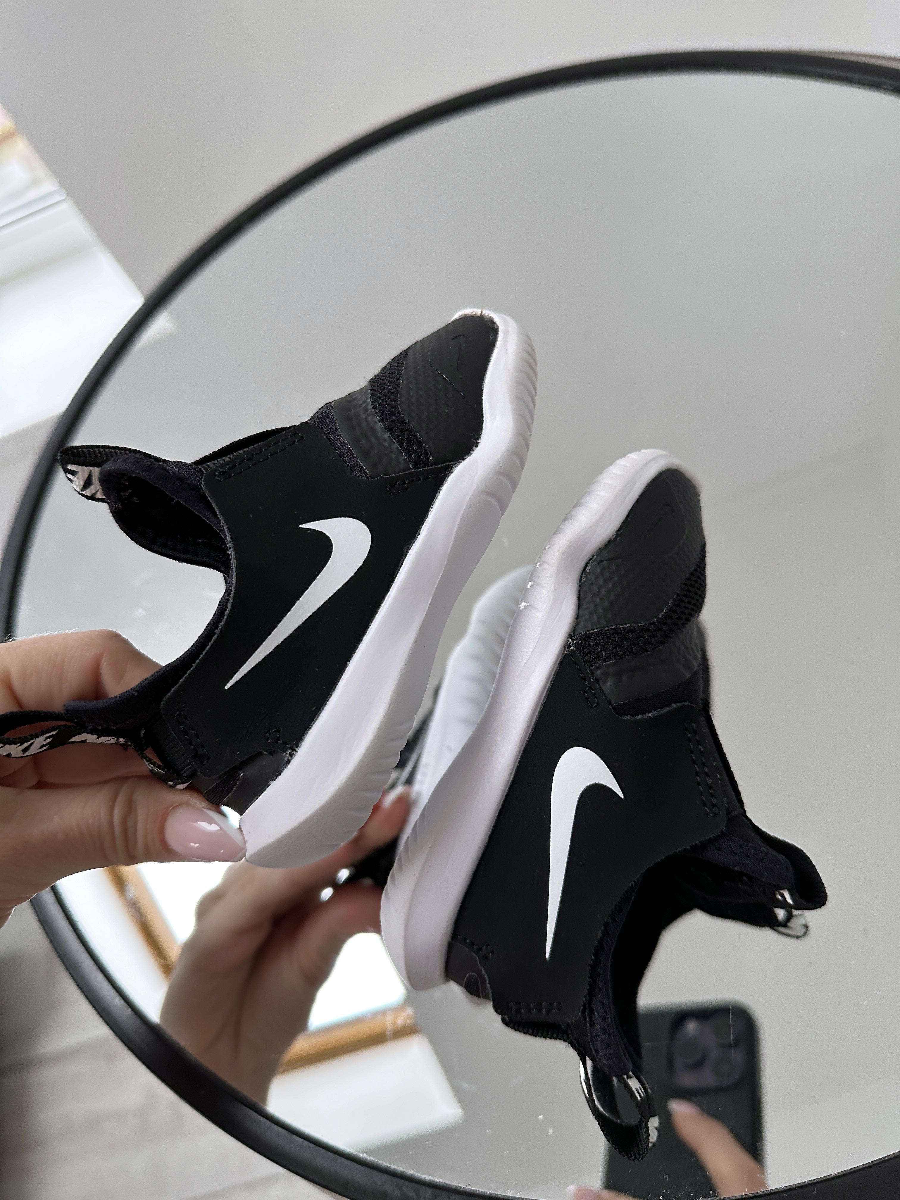 Суперлегкие  кроссовки на резинках  Nike Flex Runner