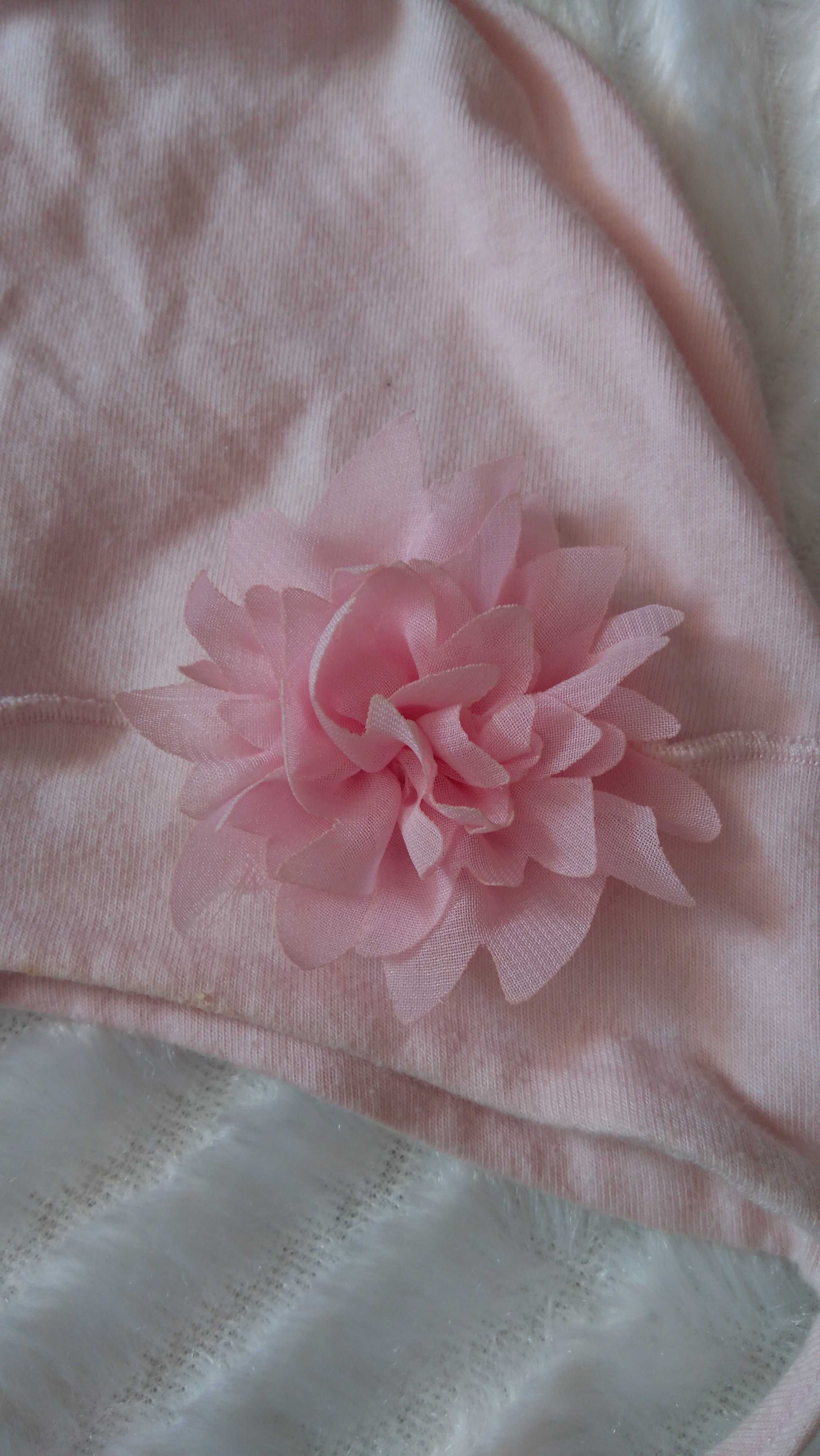 Czapka z kwiatem 3D wiązana na czubku 5 10 15 bawełna
