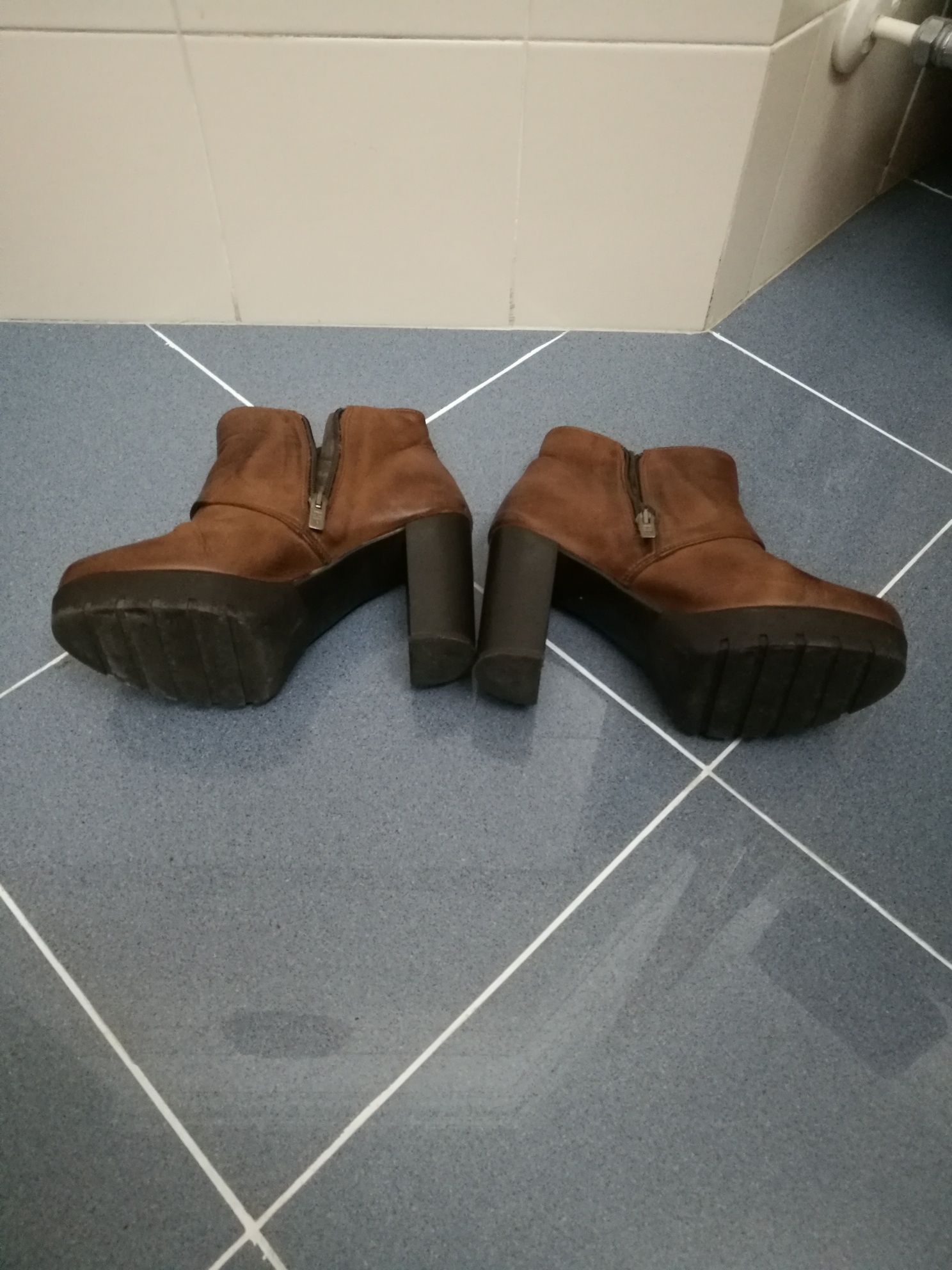 Botins Hush Puppies Castanhos