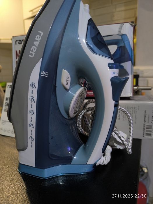 Утюг Raven Польша с пароударом 2800w