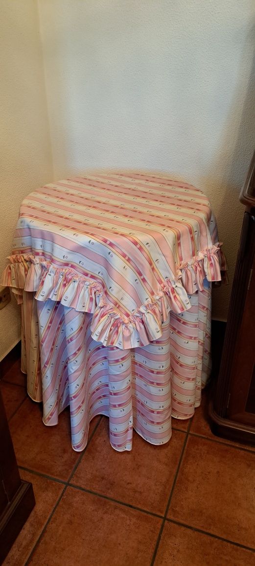 Mesa redonda em madeira - BAIXA DE PREÇO- SÓ  ESTA SEMANA