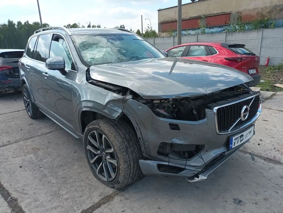 Volvo XC 90 krajowy 2019 7 osobowy lekko uszkodzony
