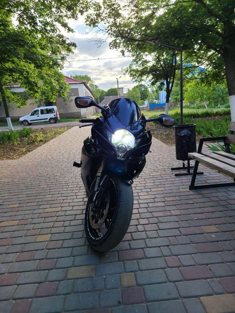 Продам мотоцикл suzuki gsx-r750