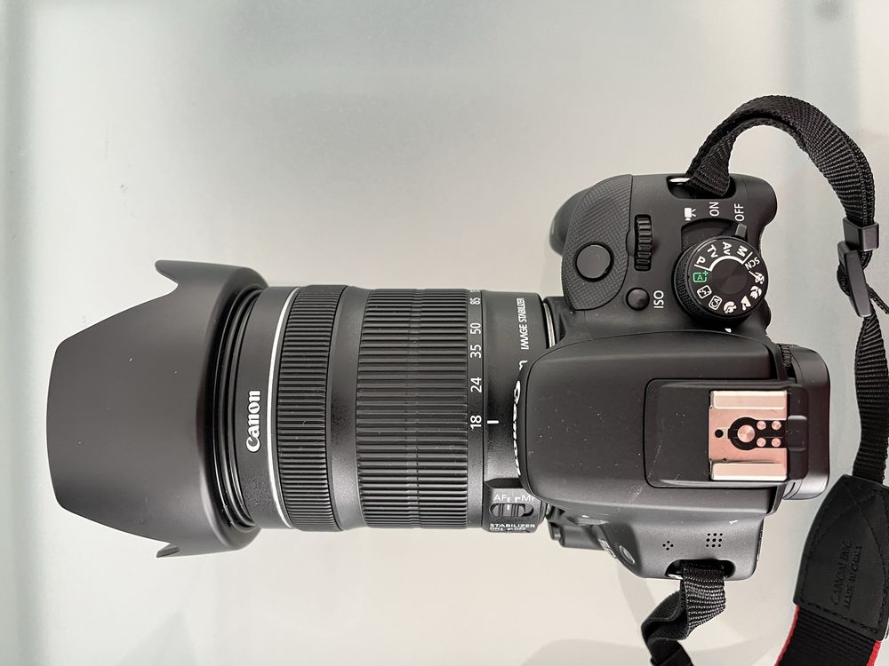Máquina Fotográfica DSLR Canon EOS 100D