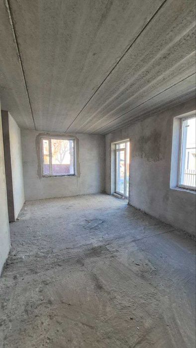 Продаж сучасного будинку в затишній локації.