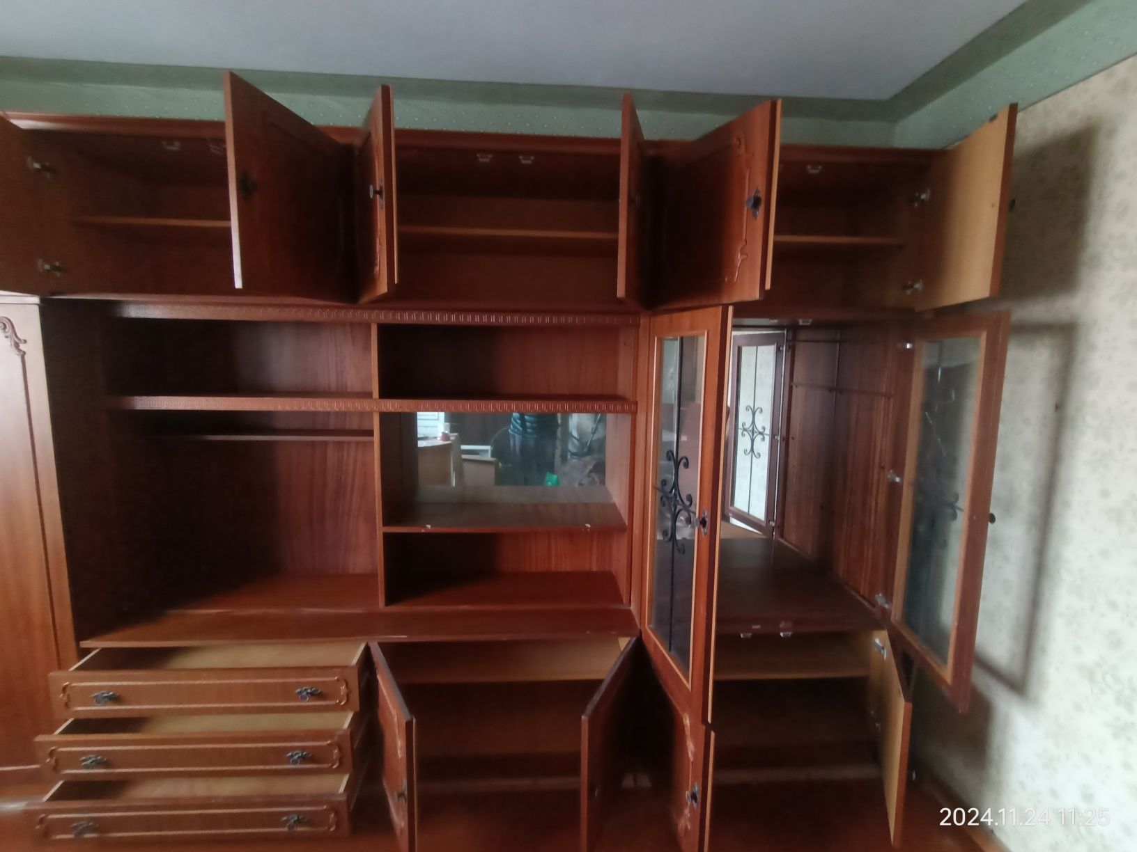 Стенка натуральное дерево Румыния "Питешть" качество