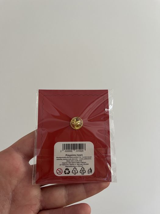 Pin przypinka Rossmann twarz kopi