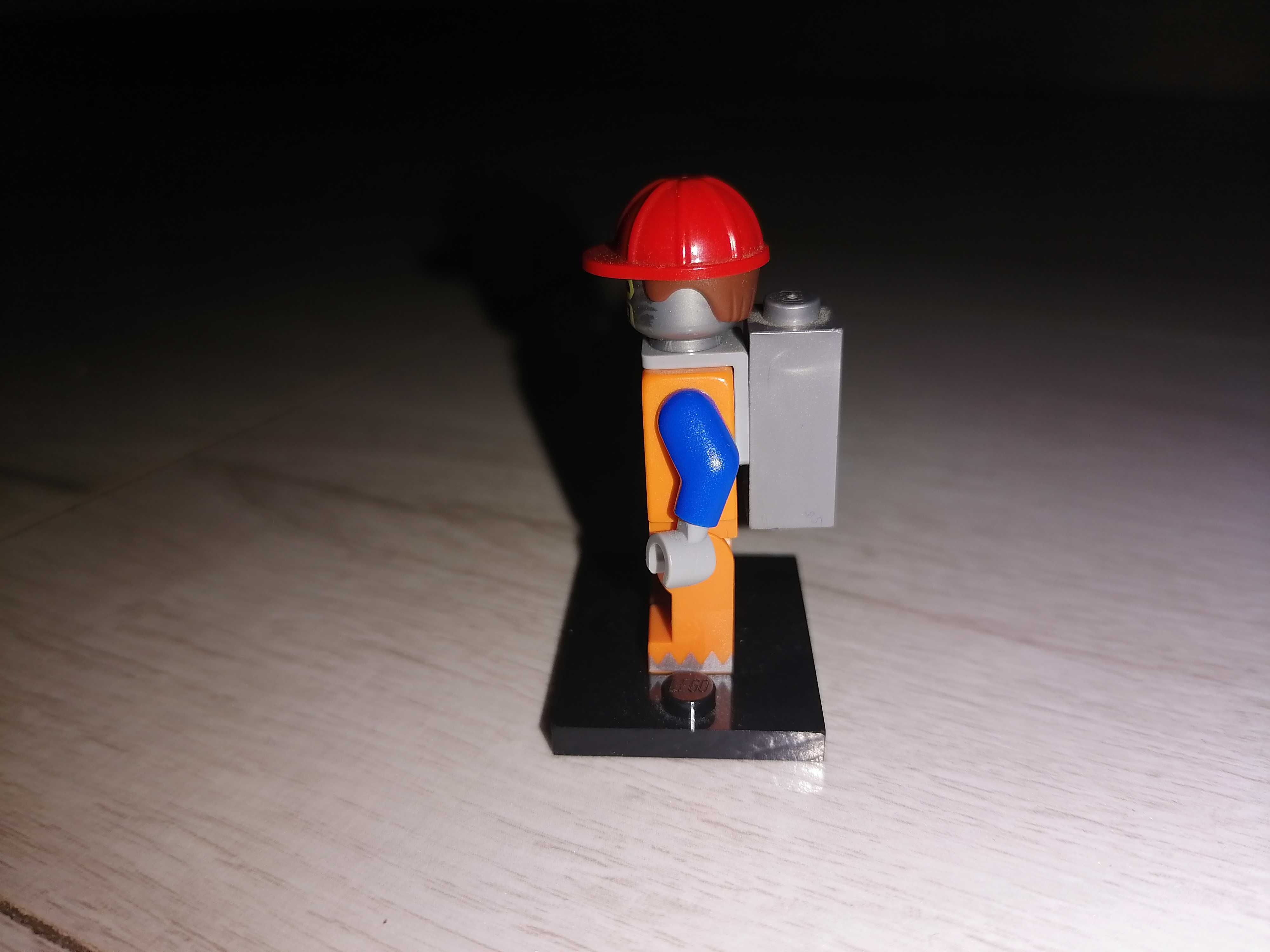 Lego Minifigurka Robot Emmet 70816 (tlm063)