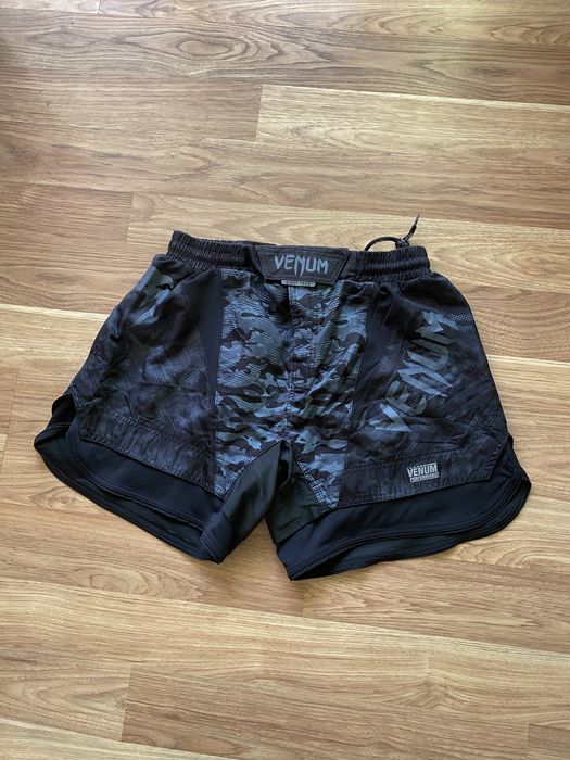 Чоловічі триніровочні шорти VENUM