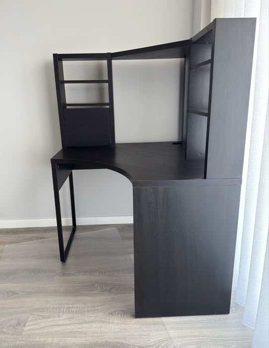 Secretária de canto (IKEA)